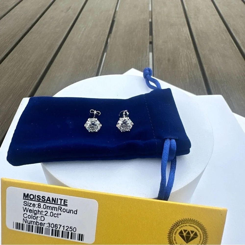 Moissanite Round Earrings 2CT with Blue Pouch